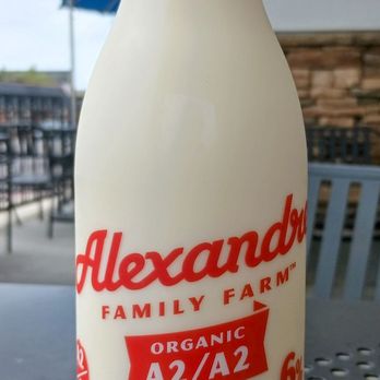 Gelson's Pacific Beach - 28oz Alexandre Family Farms Organic A2/A2 Extra Cream Top Whole Milk - Delis Near Me - San Diego, California