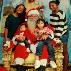 Snow Day at Kapolei Commons - Picture with Santa