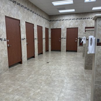 Buc-ee’s - Clean restroom! - Gas Stations Near Me - Smiths Grove, Kentucky Buc-ee’s - Clean restroom! - Gas Stations Near Me - Smiths Grove, Kentucky