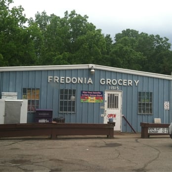 Fredonia Grocery - Fredonia Grocery store front - Grocery Near Me - Manchester, Michigan