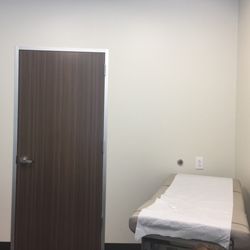 Baylor Pediatric and Adolescent Associates - Patient rooms