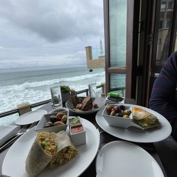 Splashes Restaurant - Buenos Dias Burrito, Caramelized Banana French Toast and Avocado Toast - New American Near Me - Laguna Beach, California Splashes Restaurant - Buenos Dias Burrito, Caramelized Banana French Toast and Avocado Toast - New American Near Me - Laguna Beach, California