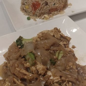 BKNY Thai Restaurant - Pineapple Fried Rice Pad See Ew - Thai Near Me - Bayside, New York BKNY Thai Restaurant - Pineapple Fried Rice Pad See Ew - Thai Near Me - Bayside, New York