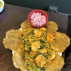 Las Tejas Restaurant - Arroz con camarones y ensalada rusa