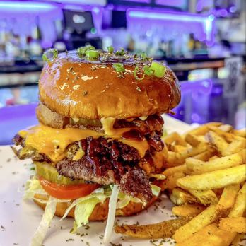 The Nile Bar - The Nile Burger. This was a delicious monstrosity! - Sports Bars Near Me - Inglewood, California