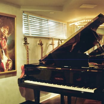 Lennon's Den Studio Chicago - Yamaha C7 Grand Piano in Studio A. - Recording & Rehearsal Studios Near Me