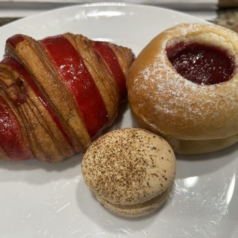 Bonnins Bakery - Trés Bien! - Desserts Near Me - Kennesaw, Georgia