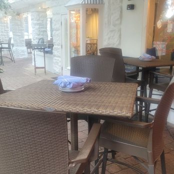 Back Porch Pizza Bar - Cocktail Bars Near Me - Mount Dora, Florida