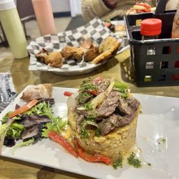Mofongo con churrasco, chicharones de pollo, y tostones de pana. Mofongo con churrasco, chicharones de pollo, y tostones de pana.