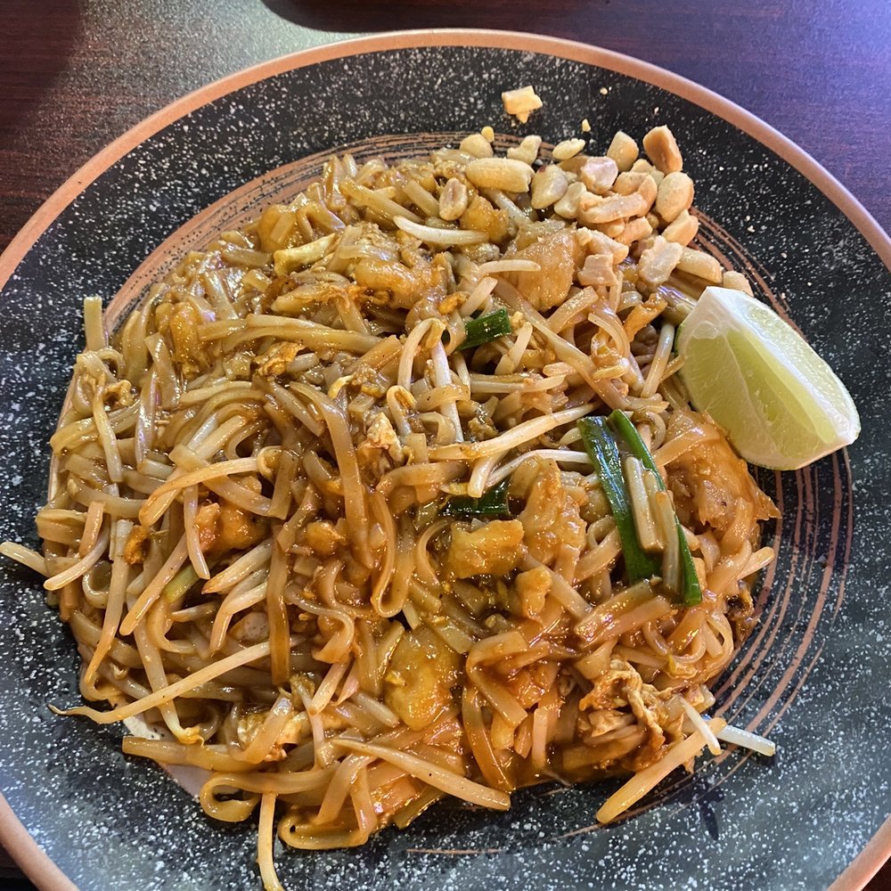 Good Chef Restaurant - Pad Thai Noodles with Chicken. - Asian Fusion Near Me - Miami, Florida Good Chef Restaurant - Pad Thai Noodles with Chicken. - Asian Fusion Near Me - Miami, Florida