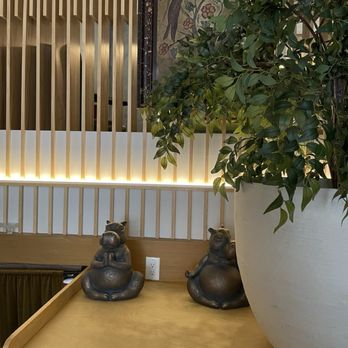 Huuma - Hippo statues (huuma means hippo in Chinese) - Cocktail Bars Near Me - New York, New York