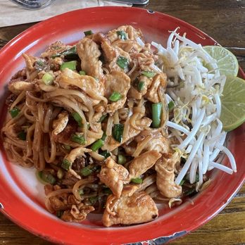 Degthai - CLASSIC PAD THAI - Thai Near Me - Nashville, Tennessee