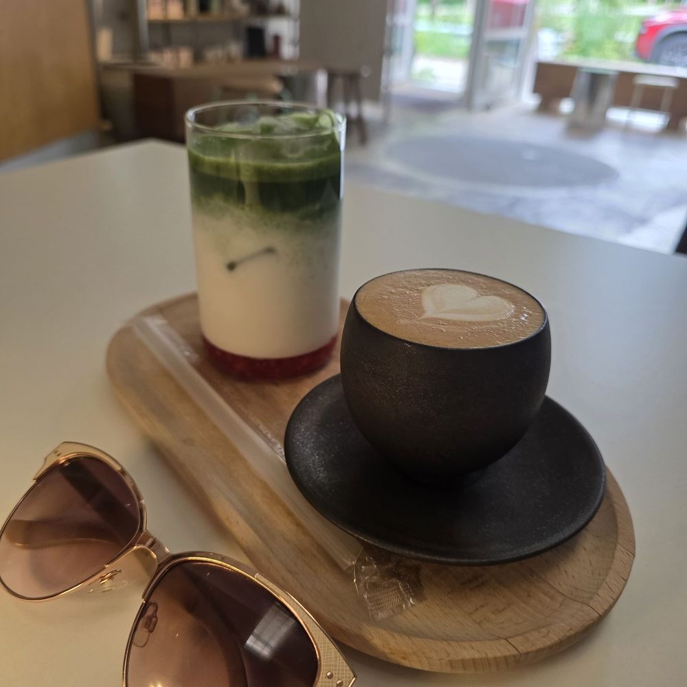 Strawberry macha ice latte and cortado Strawberry macha ice latte and cortado