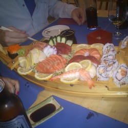 Kashiwa - El Barco de sushi del Kashiwa. Todo un "must".