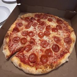 Vinny's Pizza - New York Style Pizza 16" w/ Pepperoni
