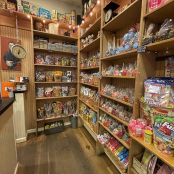 Samuel's Sweet Shop - shelves of sweets and candy - Coffee & Tea Near Me - Rhinebeck, New York