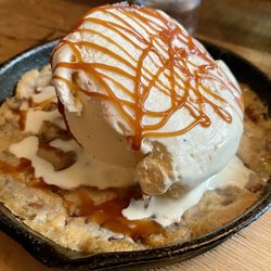 True Kitchen + Bar - Skillet cookie ala mode with caramel drizzle