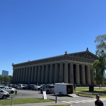 Old Town Trolley Tours - View of Parthenon from bus - Tours Near Me - Nashville, Tennessee Old Town Trolley Tours - View of Parthenon from bus - Tours Near Me - Nashville, Tennessee