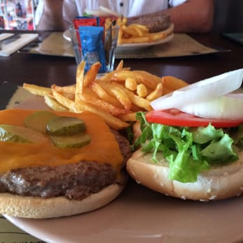 The B.B.E - Juicy Lucy. Gherkins and double cheddar - Salad Near Me - Sagres, 20 The B.B.E - Juicy Lucy. Gherkins and double cheddar - Salad Near Me - Sagres, 20