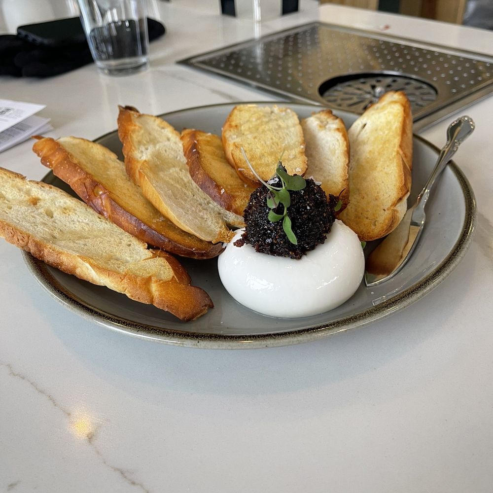 600 Kitchen & Bar - Burrata and Figs - American Near Me - Kalamazoo, Michigan