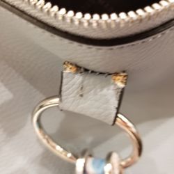 Steve Madden - Handle pulling away from purse after less than a week of use.