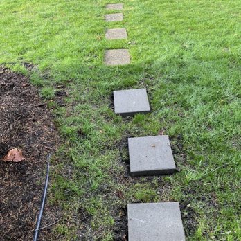 Totem Lake Landscaping and services - differently colored, unevenly spaced pavers at the front - Landscaping Near Me