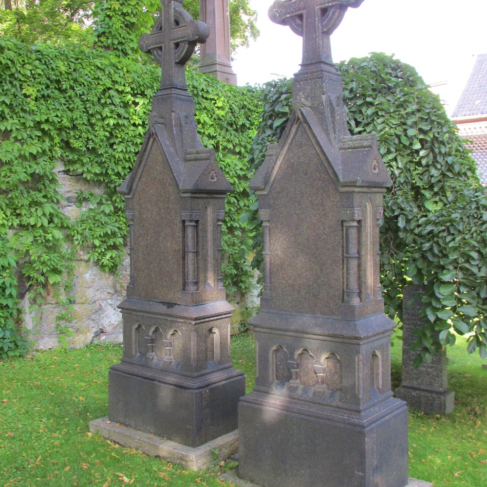 Vår Frelsers gravlund - A matching pair. Photos by Anna K. - Funeral Services & Cemeteries Near Me - Oslo, 03