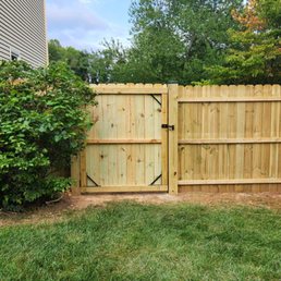 Single door gate