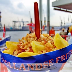 Pommes Spezial - Hamburg St. Pauli Landungsbrücken Pommes Spezial Foto: Malte Klauck