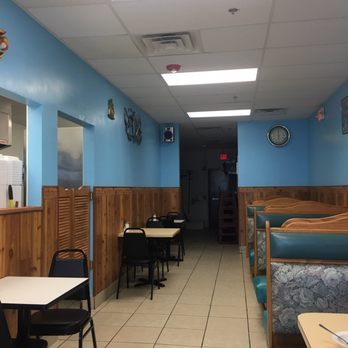 Pupuseria El Salvadoreno - Small dining area, window to the kitchen - Salvadoran Near Me - Mount Prospect, Illinois Pupuseria El Salvadoreno - Small dining area, window to the kitchen - Salvadoran Near Me - Mount Prospect, Illinois