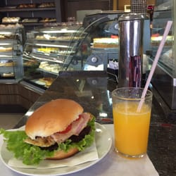 Padaria Karoá - X Egg com hambúrguer caseiro