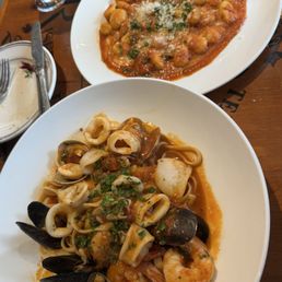 Linguine Mare (bottom) and gnocchi alla sorrentina (top) Linguine Mare (bottom) and gnocchi alla sorrentina (top)