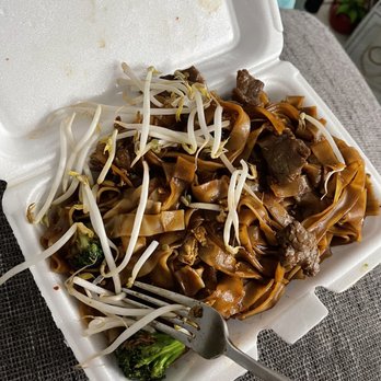 Pho Tai Restaurant - Broccoli are on the bottom but only like 4 pieces - Thai Near Me - Madison Heights, Michigan Pho Tai Restaurant - Broccoli are on the bottom but only like 4 pieces - Thai Near Me - Madison Heights, Michigan