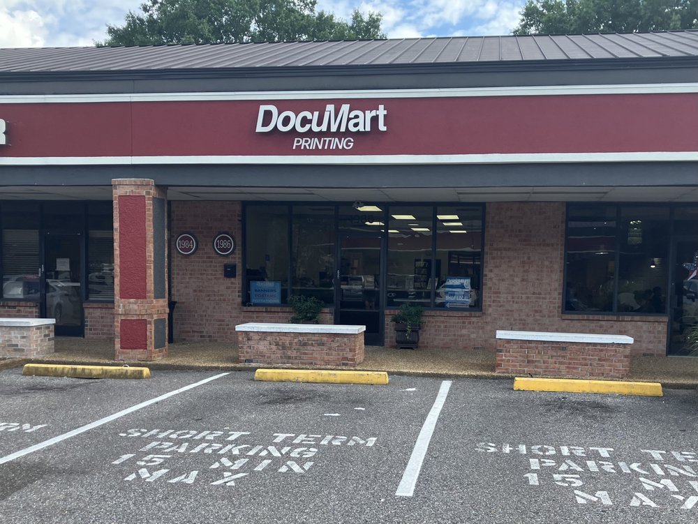 DOCUMART Updated September 2024 11 Photos 1986 Exeter Rd