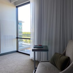 Delta Hotels Dallas Southlake - Sitting area with expansive view.
