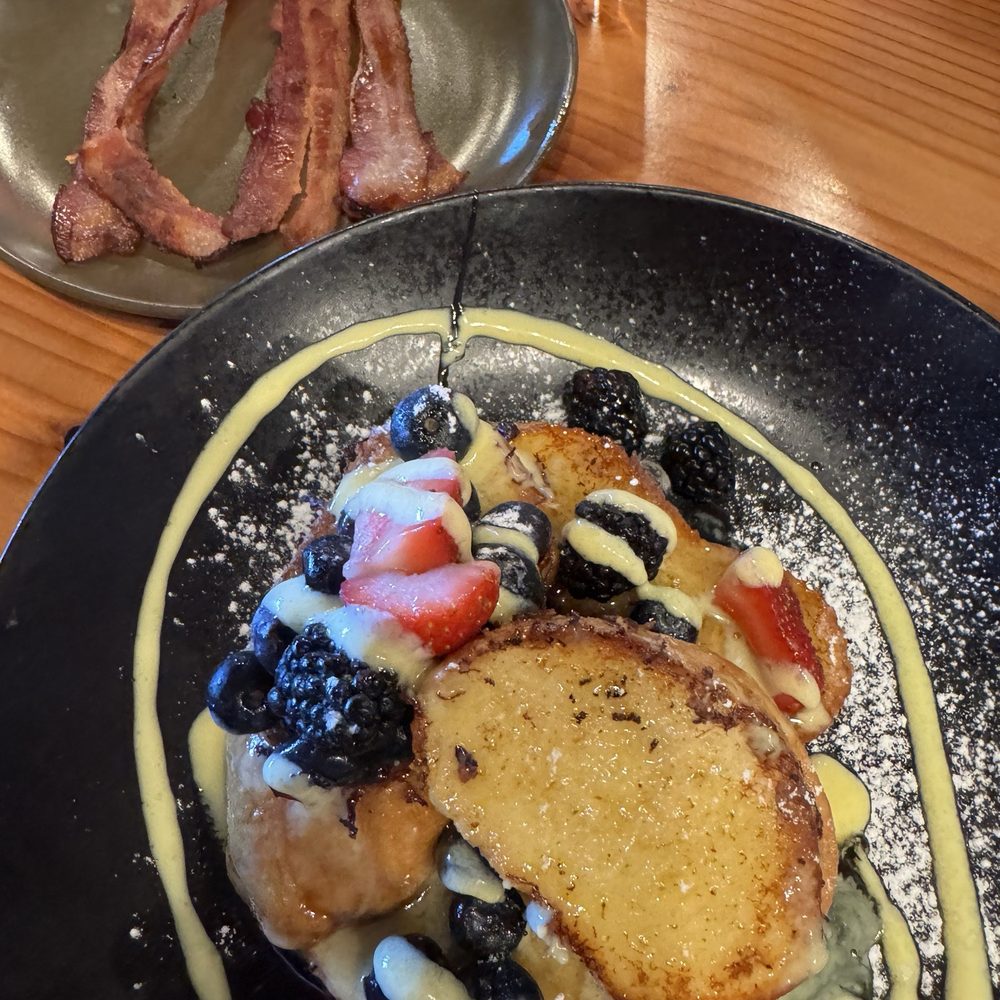 The Fixx - French toast with fresh fruits - Breakfast & Brunch Near Me - Haleiwa, Hawaii The Fixx - French toast with fresh fruits - Breakfast & Brunch Near Me - Haleiwa, Hawaii