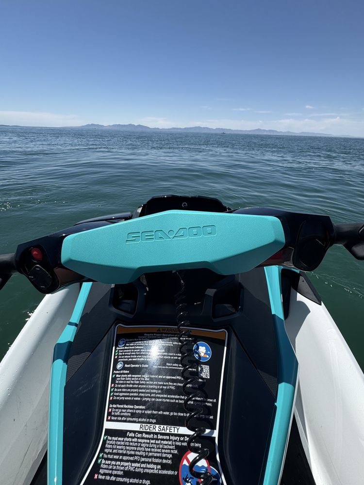 Blue Wave Jetski Rentals Logo