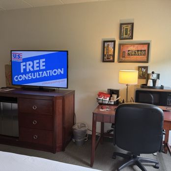 The Kensington Hotel - desk and tv with fridge, microwave, and coffee - Hotels Near Me - Ann Arbor, Michigan The Kensington Hotel - desk and tv with fridge, microwave, and coffee - Hotels Near Me - Ann Arbor, Michigan