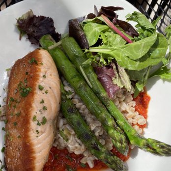 Volcano Union Inn + Pub - Seared Salmon - Bed & Breakfast Near Me - Volcano, California