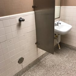 Winn Dixie - Men's room