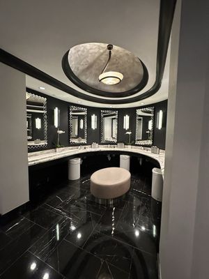 Bistro Collins by null