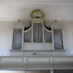 Ev.-luth. Kirche St. Marien - Die eher schlichte, helle Orgel.