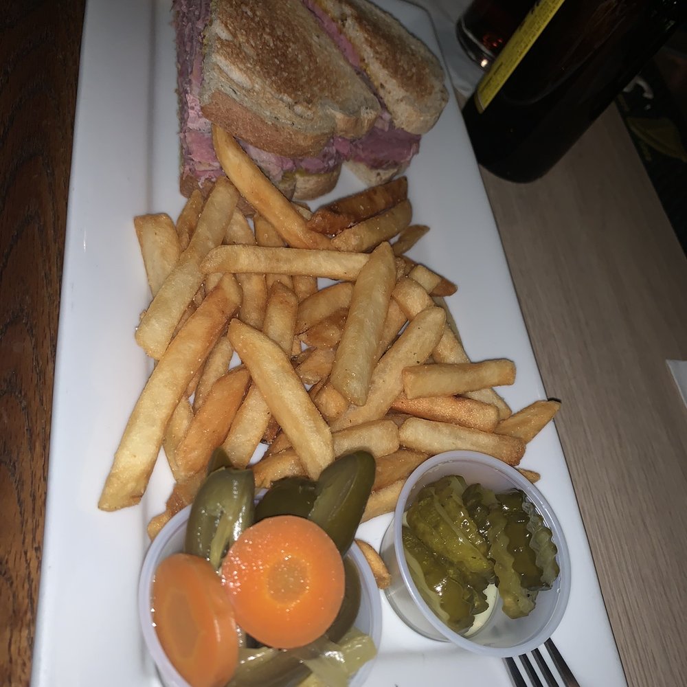 Ireland's 32 - Corn beef sandwich - Dive Bars Near Me - Van Nuys, California
