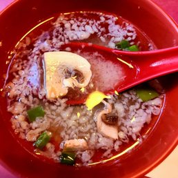 Clear soup had nice light broth, crsipy lil shallots, and some tender sliced mushrooms (for extra flavor, try adding a splash of soy sauce) Clear soup had nice light broth, crsipy lil shallots, and some tender sliced mushrooms (for extra flavor, try adding a splash of soy sauce)