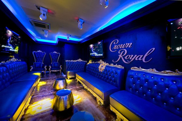 Pandora Karaoke & Bar by null