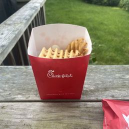 Large fry container, medium fry filling.