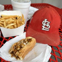 Lou's Drive-In - Chilli dog and fries