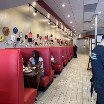 Maple Leaf Diner - Inside - American Near Me - Dallas, Texas
