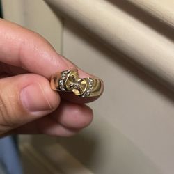 Princess Jewelers  - Front of ring before getting to Princess Jewlers. The head was ineffective and needed a new diamond