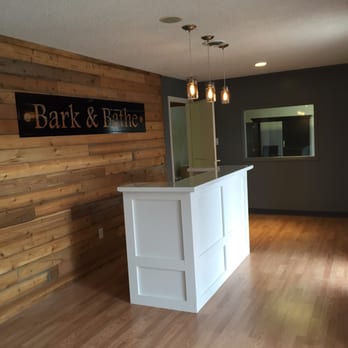 Bark & Bathe Grooming - Front Lobby - Pet Groomers Near Me - Springfield, Missouri Bark & Bathe Grooming - Front Lobby - Pet Groomers Near Me - Springfield, Missouri